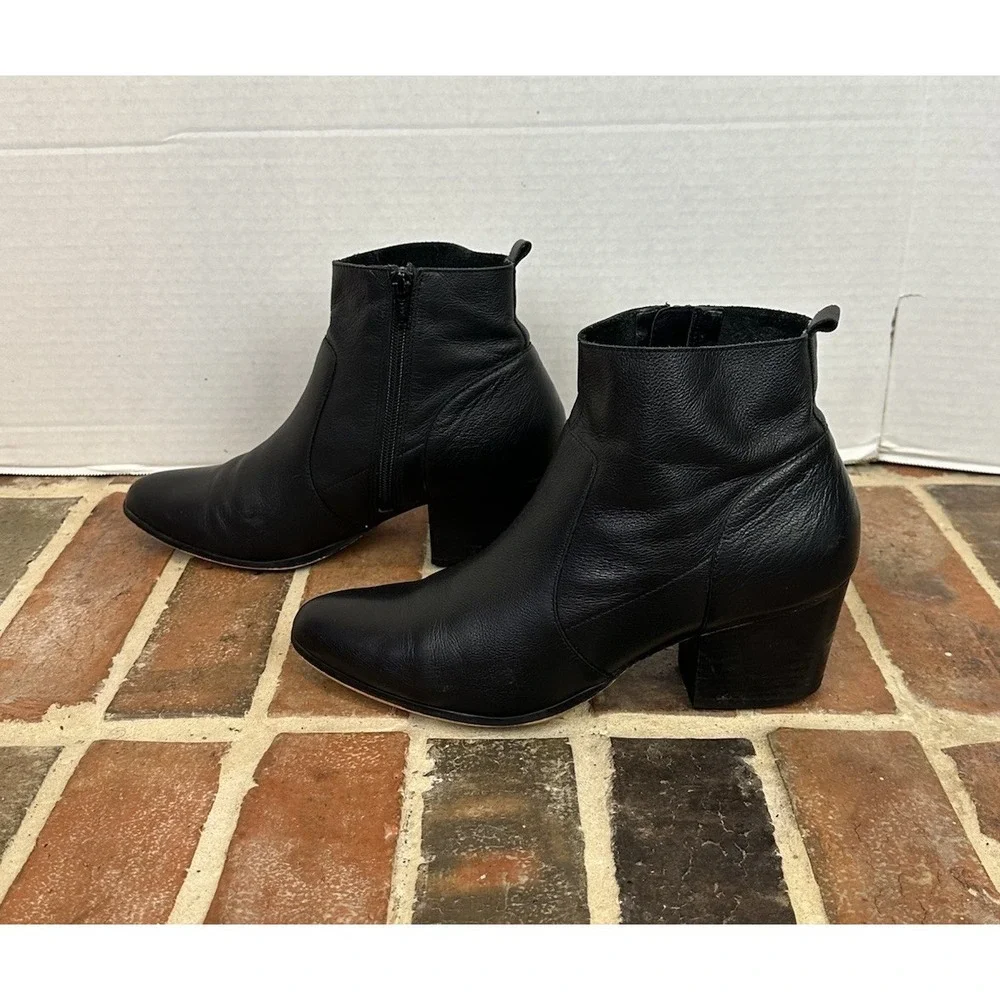 Vintage Crown Black Leather Ankle Boots Zip Up Pointy Toe Shoes Women's 8.5